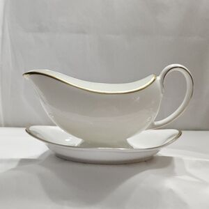 Wedgwood "California" Gravy Boat with Tray.